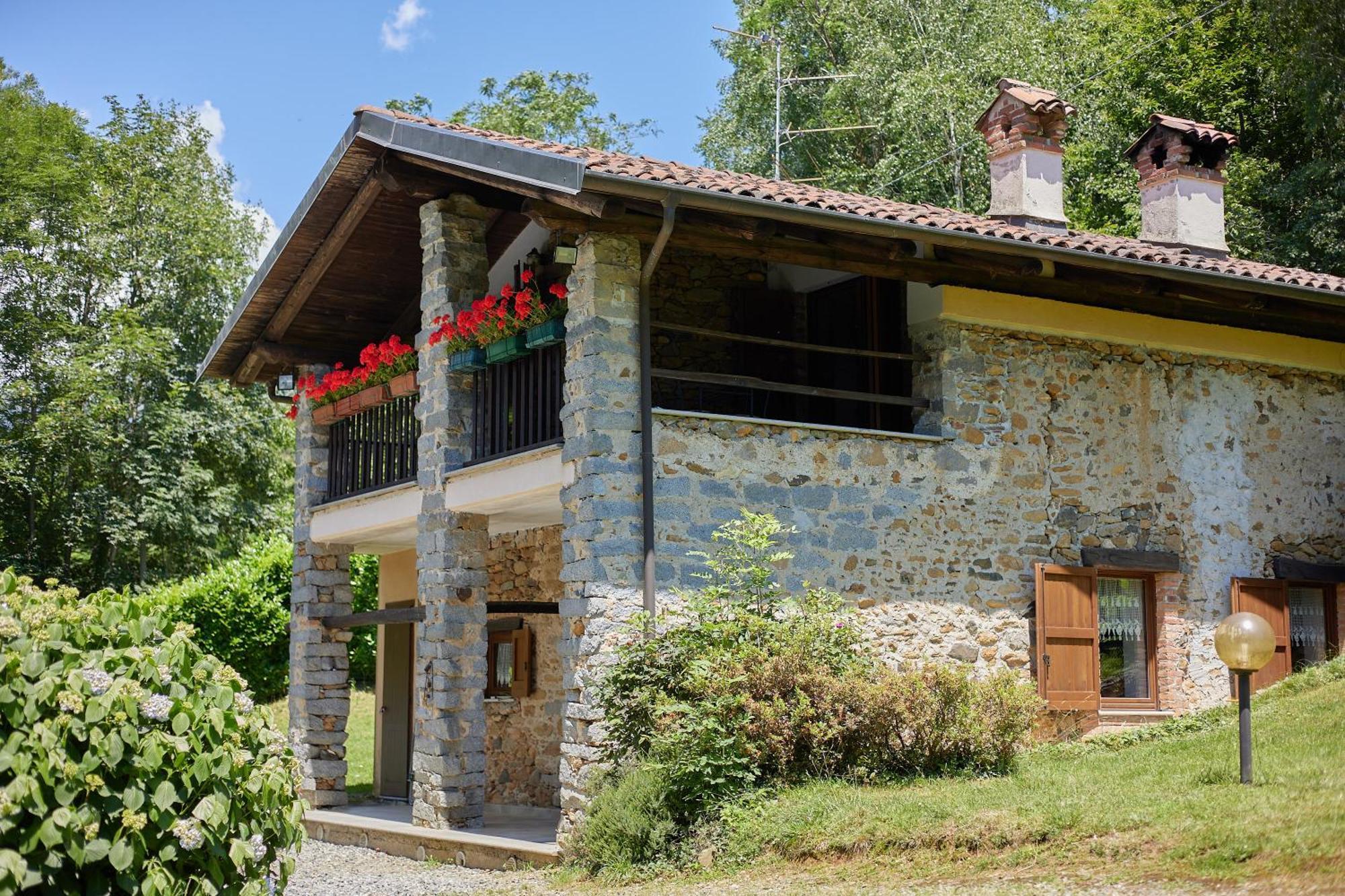 Villetta Con Giardino ⭑⭑⭑⭑⭑ - Wifi, Dogs Allowed Biella Luaran gambar